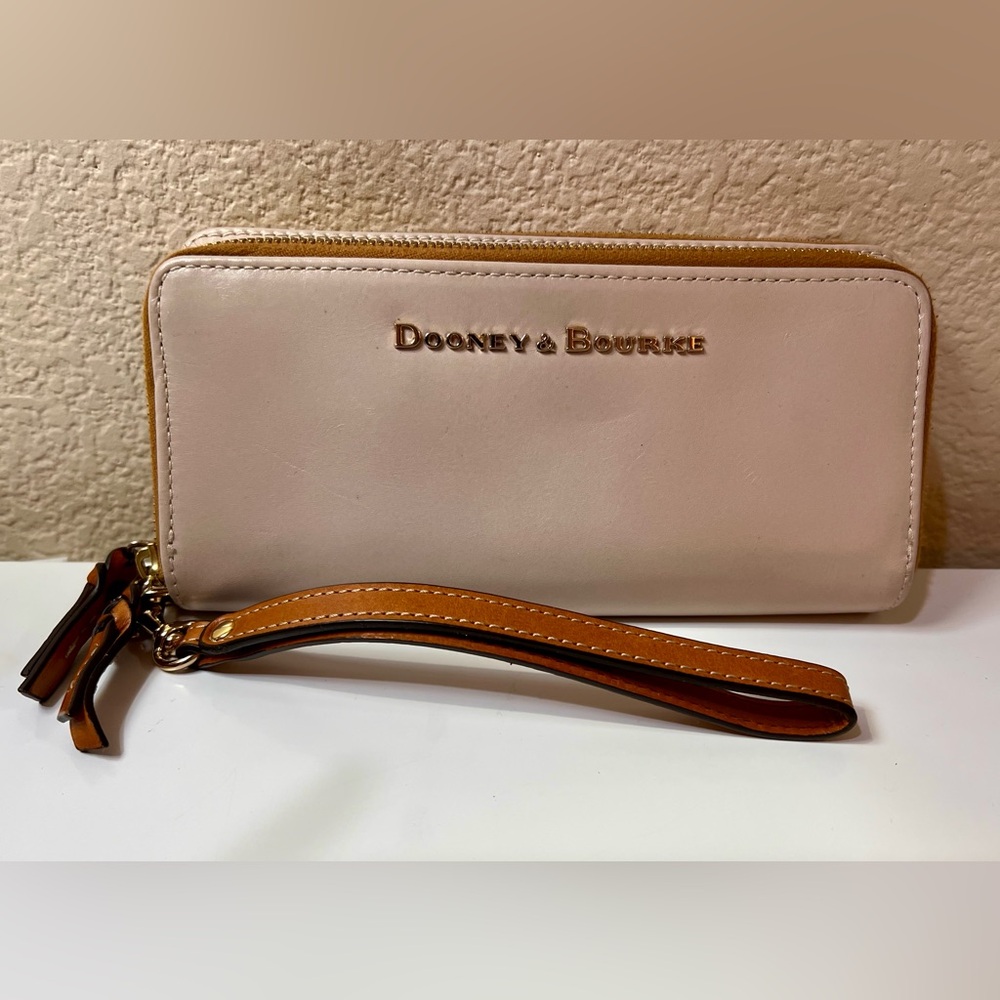 Dooney & Bourke Tan and Cream Wristlet